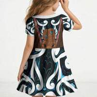 New Zealand Whakairo Kid Short Sleeve Dress Tiki Maori Carving Taniko Motifs LT14 - Polynesian Pride