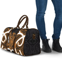 Karaka Aotearoa Atua Tumatauenga Personalised Travel Bag Maori God Of War Tiki With Taiaha LT14 - Polynesian Pride