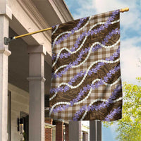 Brown Hawaii Palaka Honohono Pikake Garden Flag Hawaiian Orchid Lei Polynesian Pattern - Polynesian Pride