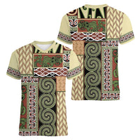 Beige Aotearoa Kowhaiwhai Pattern Women V-Neck T-Shirt NZ Maori Quilt Style