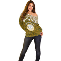 Personalised Marshall Islands Off Shoulder Sweater Gold Polynesian Tribal Mix Coat Of Arms LT14 - Polynesian Pride