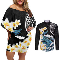 Black Polynesia Couples Matching Off Shoulder Short Dress and Long Sleeve Button Shirt Polynesian Frangipani With Sea Turtles