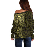 New Zealand Skull Darts Off Shoulder Sweater Aotearoa Maori Chest Tattoo Stylized Gold - Polynesian Pride