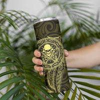 New Zealand Skull Darts Skinny Tumbler Aotearoa Maori Chest Tattoo Stylized Gold - Polynesian Pride