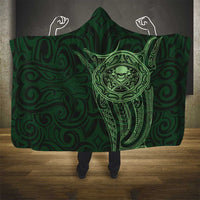 New Zealand Skull Darts Hooded Blanket Aotearoa Maori Chest Tattoo Stylized Green - Polynesian Pride