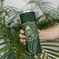 New Zealand Skull Darts Skinny Tumbler Aotearoa Maori Chest Tattoo Stylized Green - Polynesian Pride