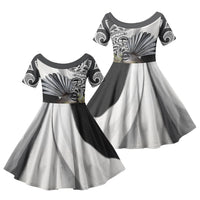 New Zealand Fantail Bird Family Matching Off Shoulder Maxi Dress and Hawaiian Shirt Maori Piwakawaka Kowhai Maori Pattern LT22 Daughter's Dress Grey - Polynesian Pride