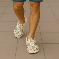 Squares Maile Leaf Clogs Shoes Beige Palaka Hawaiian Quilt Pattern - Polynesian Pride