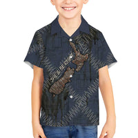 New Zealand She’ll Be Right Family Matching Puletasi and Hawaiian Shirt NZ Slang No. 8 Wire Map Pattern