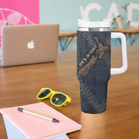 New Zealand She’ll Be Right Tumbler With Handle NZ Slang No. 8 Wire Map Pattern TS04 - Polynesian Pride