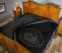 Hawaii Coat Of Arms Polynesian Black And Grey Premium Quilt - Circle Style - Polynesian Pride