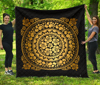 Hibiscus Gold Circle Tapestry Premium Quilt Black - Polynesian Pride