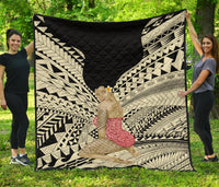 Hawaii Polynesian Hula Girl Wearing Plumeria Premium Quilt Beige - Polynesian Pride