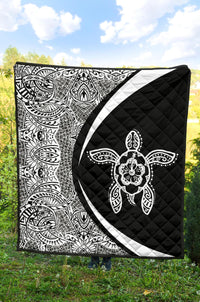 Hawaiian Hibiscus Turtle Polynesian Black And White Premium Quilt - Circle Style - Polynesian Pride