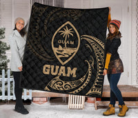 Guam Polynesian Premium Quilt - Gold Tribal Wave - Polynesian Pride