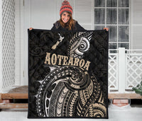Maori Tattoo With Map New Zealand Premium Quilt - Polynesian Pride