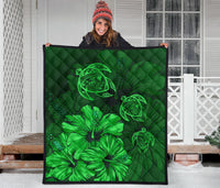 Hawaiian Map Turtle Hibiscus Vintage Polynesian Premium Quilt Green - Polynesian Pride