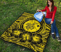 Hawaii Premium Quilt - Hawaii Map Honu Hibiscus Yellow Polynesian Premium Quilt - Polynesian Pride