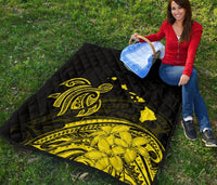Hawaii Map Plumeria Polynesian Yellow Premium Quilt - Polynesian Pride