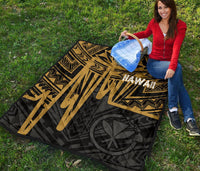 Hawaii Quilt - Kanaka Maoli With Polynesian Pattern In Heartbeat Style (Gold) - Polynesian Pride