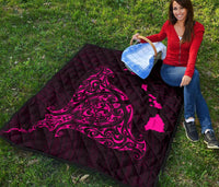Rays Hawaii Map Polynesian Premium Quilt - Pink - Polynesian Pride