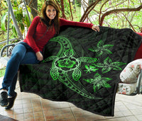 Kanaka Map Hibiscus Plumeria Turtle Art Green Polynesian Premium Quilt - Polynesian Pride