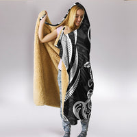 Guam Hooded Blanket - White Tentacle Turtle - Polynesian Pride