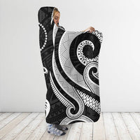 Chuuk Hooded Blanket - White Tentacle Turtle - Polynesian Pride