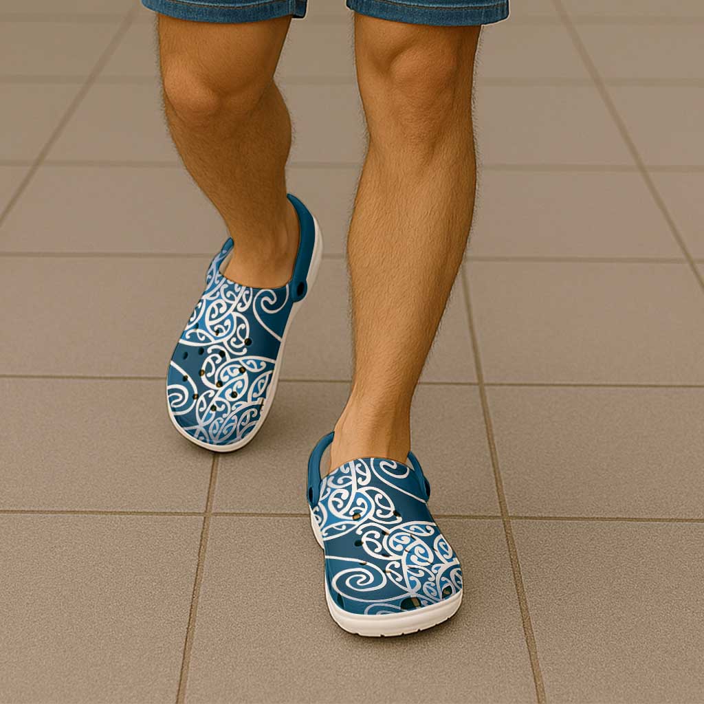 Aotearoa Maori Koru Curves Clogs Shoes Silver Ferns - Navy Blue LT7 - Polynesian Pride