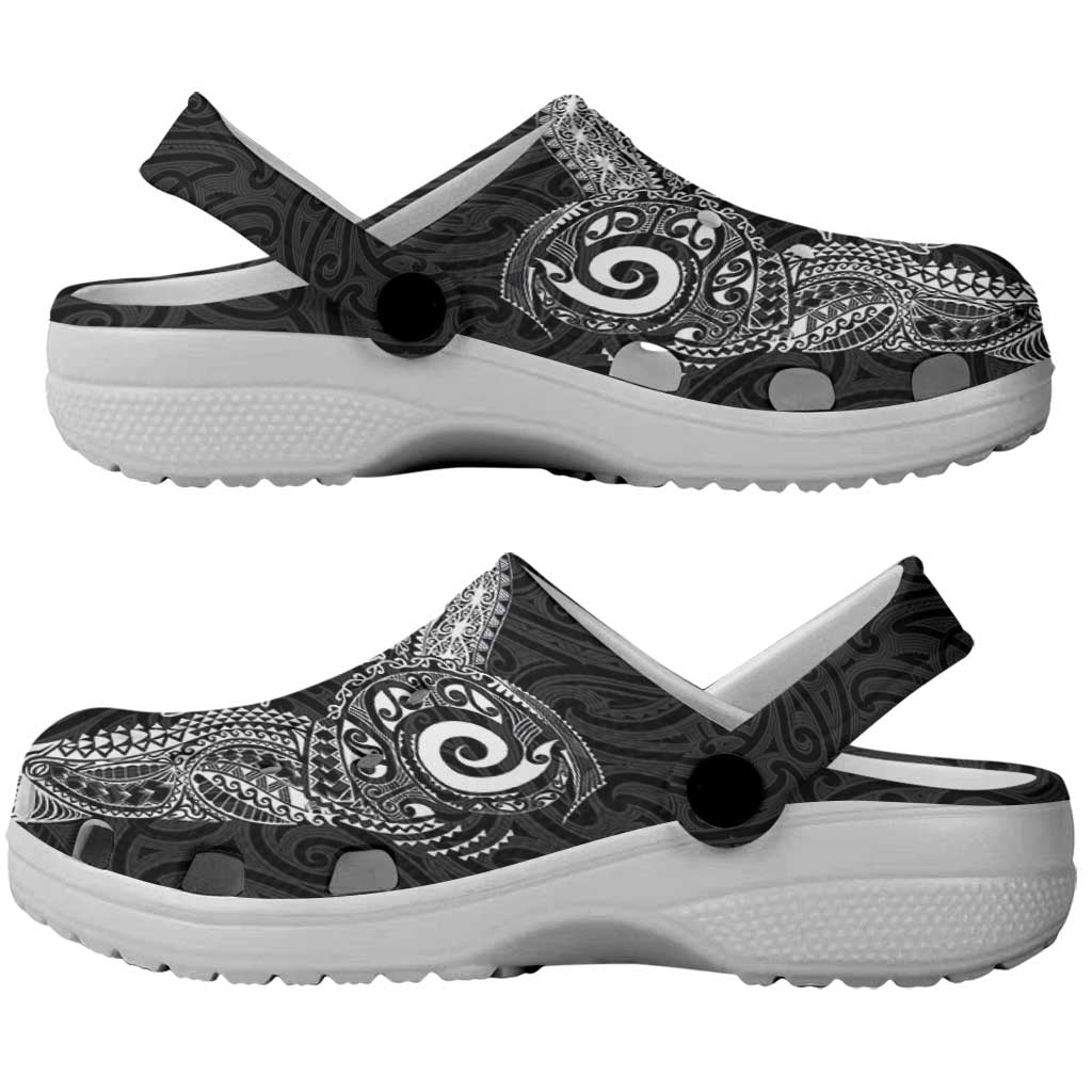 Aotearoa Maori Sea Animals Tribal Clogs Shoes Manta Ray and Shark Moko Pattern Black Color LT03 - Polynesian Pride