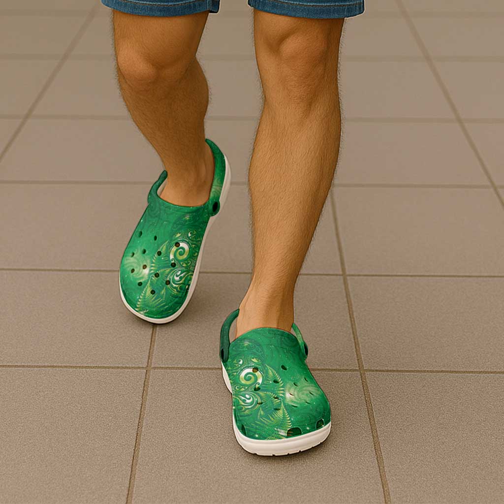 Aotearoa New Zealand New Year Clogs Shoes Tribal Koru Tattoo Green Galaxy Maori Silver Fern