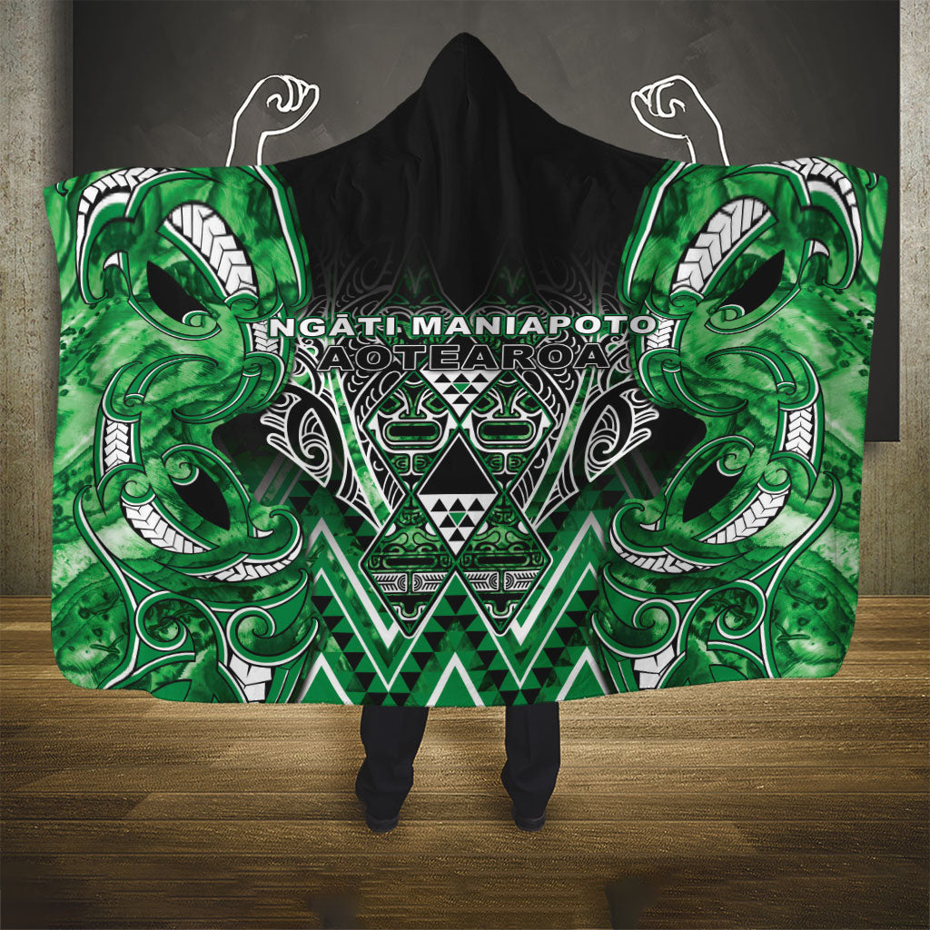 Aotearoa Ngati Maniapoto Hooded Blanket Maori Tribal Green Paua Shell Pattern DT05 - Polynesian Pride