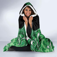 Aotearoa Ngati Maniapoto Hooded Blanket Maori Tribal Green Paua Shell Pattern DT05 - Polynesian Pride