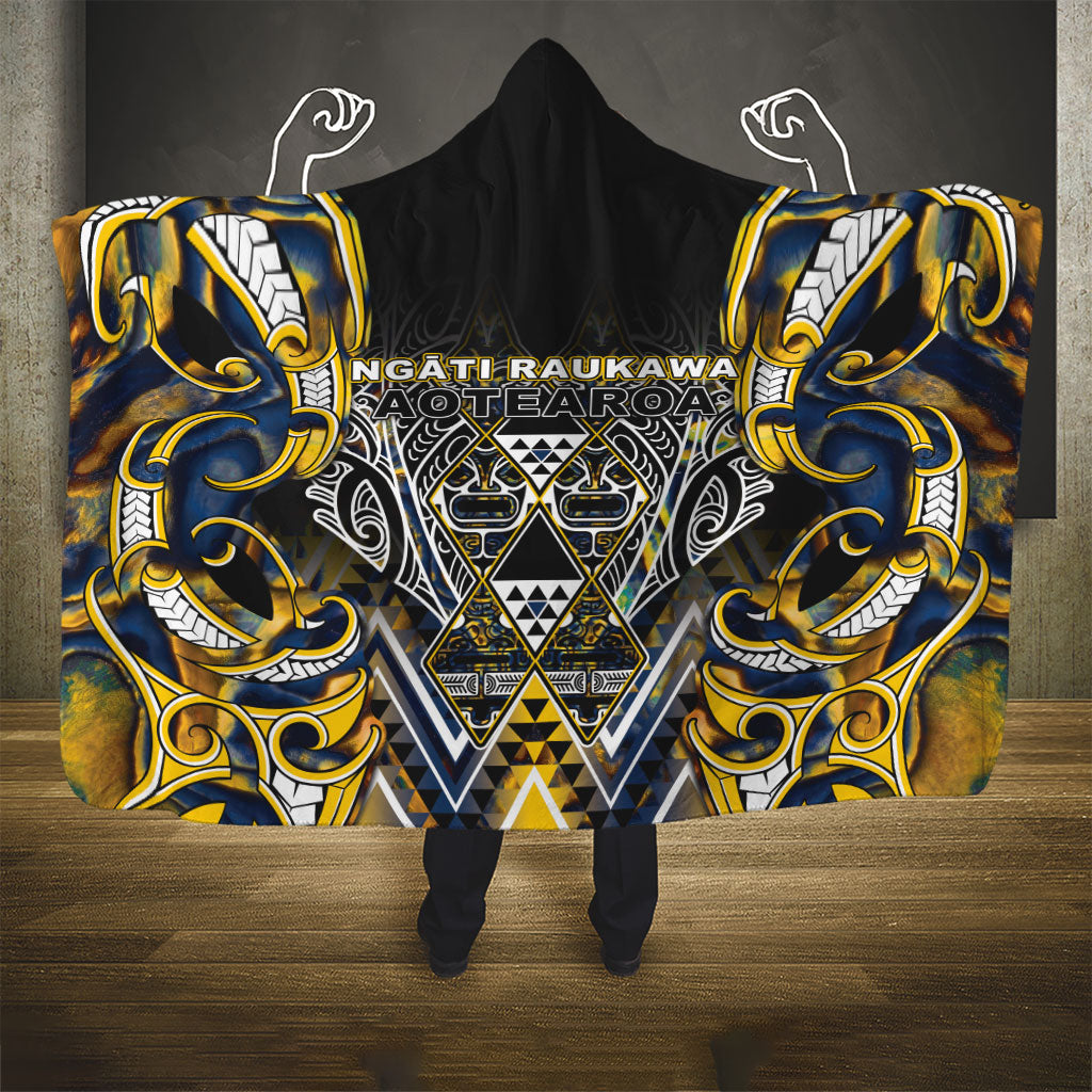 Aotearoa Ngati Raukawa Hooded Blanket Maori Tribal Yellow And Navy Paua Shell Pattern DT05 - Polynesian Pride