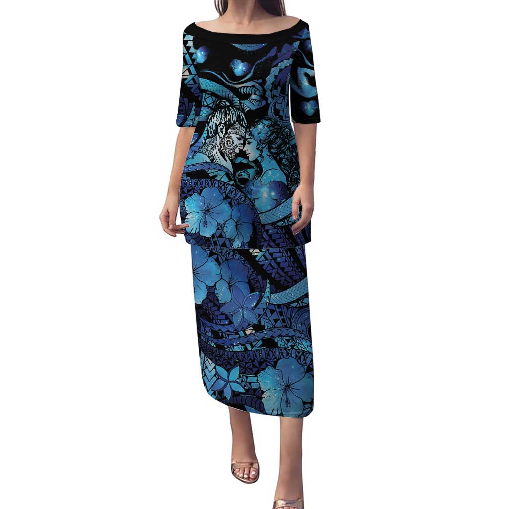 Personalised Maori Romantic Valentine Puletasi The Hongi Kiss Blue Galaxy DT05 Long Dress Blue - Polynesian Pride