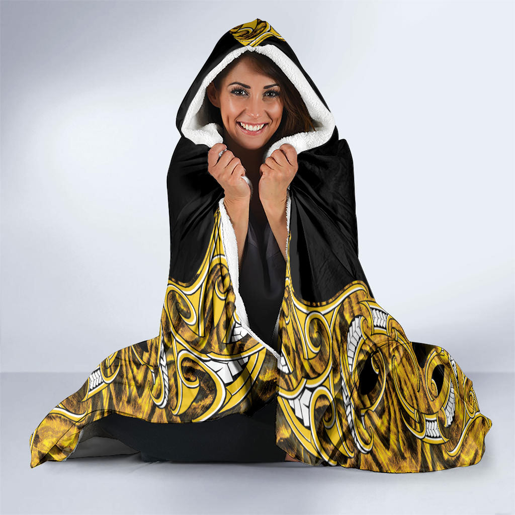 Aotearoa Ngati Whatua Hooded Blanket Maori Tribal Gold Paua Shell Pattern DT05 - Polynesian Pride