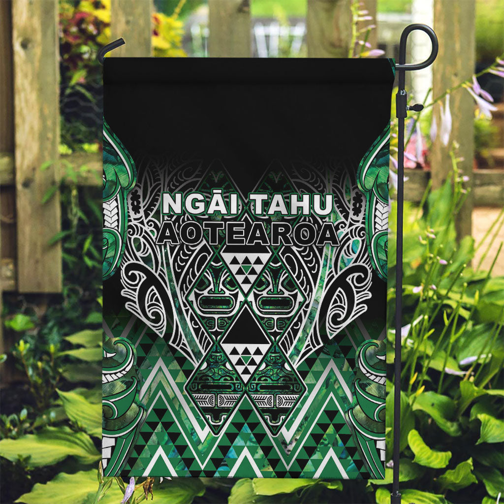 Aotearoa Ngai Tahu Garden Flag Maori Tribal Dark Green Paua Shell Pattern DT05 Garden Flag Green - Polynesian Pride