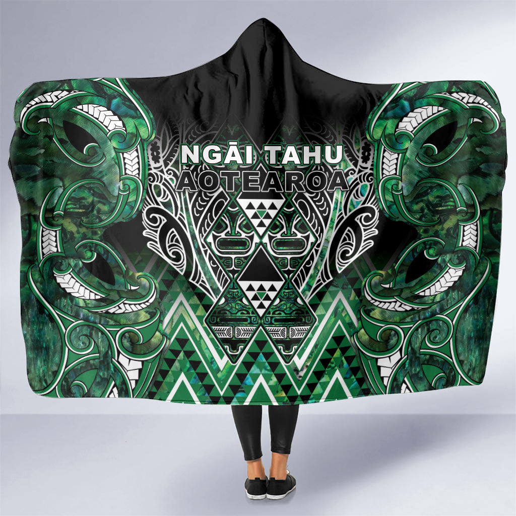 Aotearoa Ngai Tahu Hooded Blanket Maori Tribal Dark Green Paua Shell Pattern DT05 One Size Green - Polynesian Pride