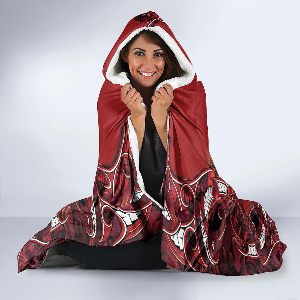 Aotearoa Te Arawa Hooded Blanket Maori Tribal Dark Red Paua Shell Pattern DT05 - Polynesian Pride