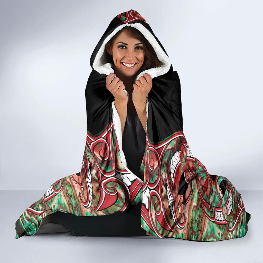 Aotearoa Ngai Tuhoe Hooded Blanket Maori Tribal Red And Green Paua Shell Pattern DT05 - Polynesian Pride