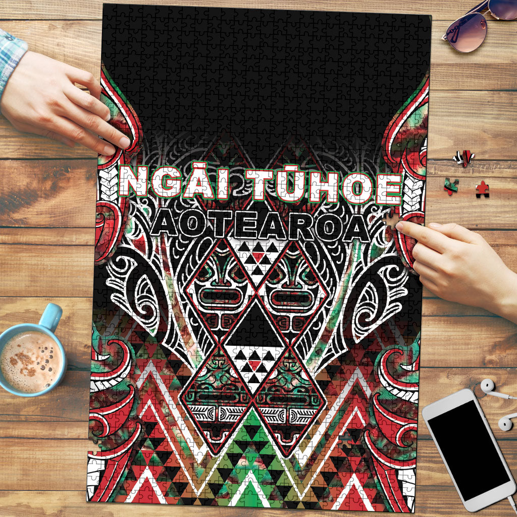 Aotearoa Ngai Tuhoe Puzzle Maori Tribal Red And Green Paua Shell Pattern DT05 Red - Polynesian Pride