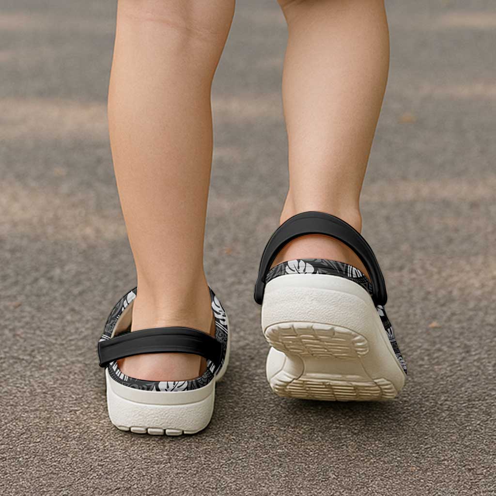 Grayscale Monstera Clogs Shoes Polynesian Tribal Pattern - Polynesian Pride