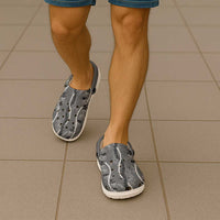 Hawaii Maile Lei Clogs Shoes With Gray Monstera Pattern - Polynesian Pride