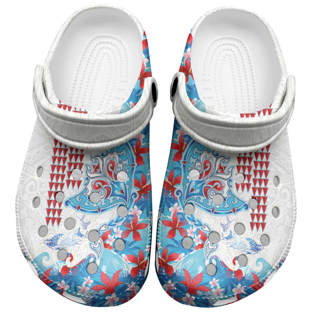 Hawaiian Tribal Manta Ray Clogs Shoes Kakau Tattoo and Flowers Surfing Waves Pattern Ocean Color LT03