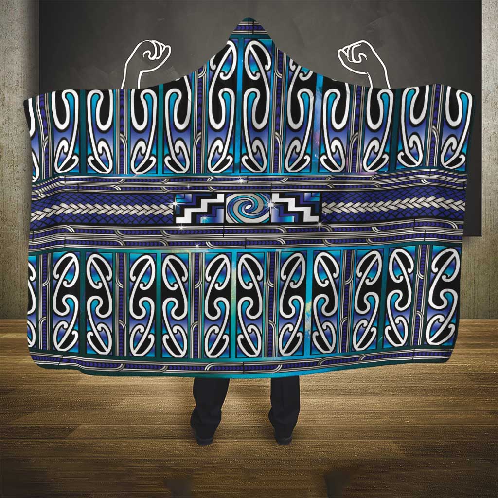 Maori Matariki Hooded Blanket Blue Galaxy Aesthetic Koru Art LT01 - Polynesian Pride