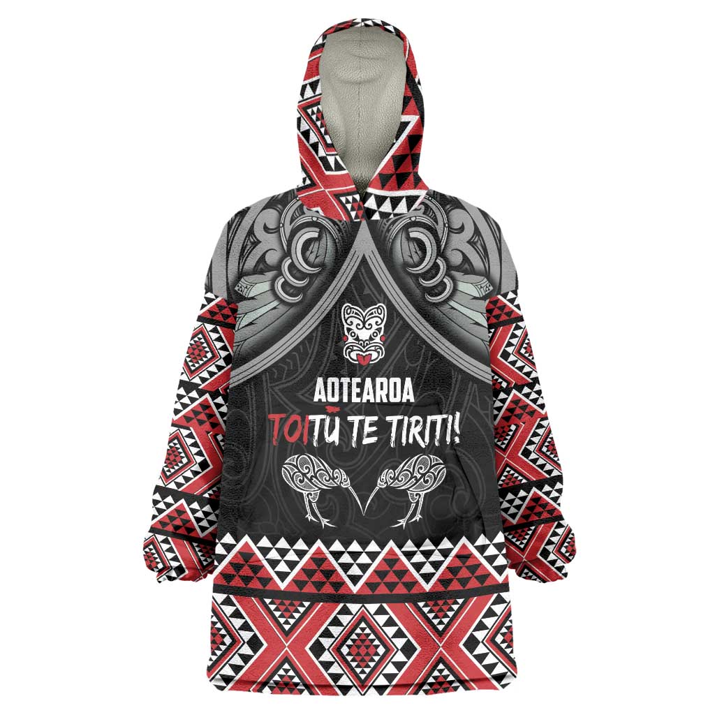 Aotearoa Toitu Te Tiriti Waitangi Wearable Blanket Hoodie Proud To Be Maori LT01 One Size Black - Polynesian Pride