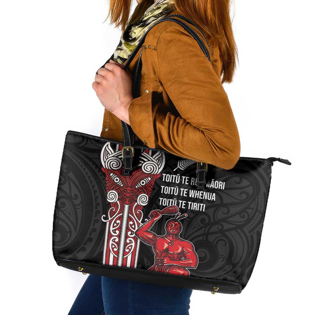 Toitu Te Reo Maori Toitu Te Whenua Toitu Te Tiriti Leather Tote Bag Maori Warrior New Zealand LT01 Black - Polynesian Pride