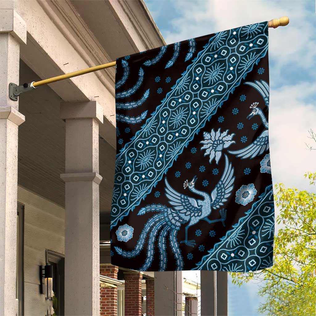 Indonesia Batik Pattern Garden Flag Blue Version