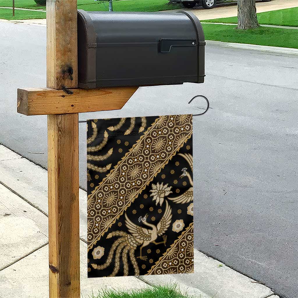 Indonesia Batik Pattern Garden Flag Gold Version