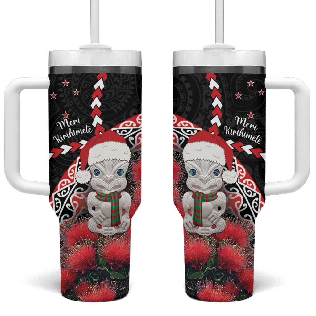 New Zealand Christmas Meri Kirihimete Tumbler With Handle Santa Hei Tiki Pohutukawa LT01 One Size: 40 oz Black - Polynesian Pride